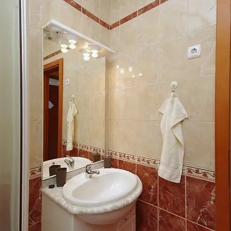 Bibor Apartman *